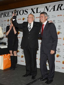 Lázaro Albarraín recibe el Premio Naranja en nombre del Atlético de Madrid
